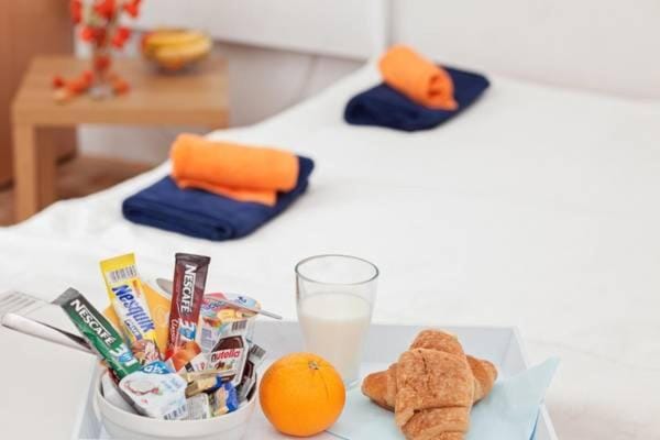 Living room, Decorative detail, Bedroom, On site, Food, Drinks
