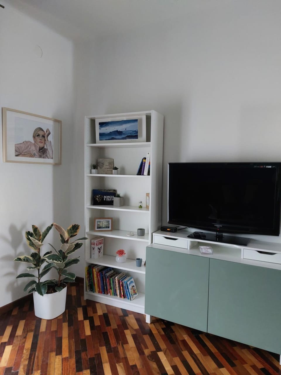 Communal lounge/ TV room
