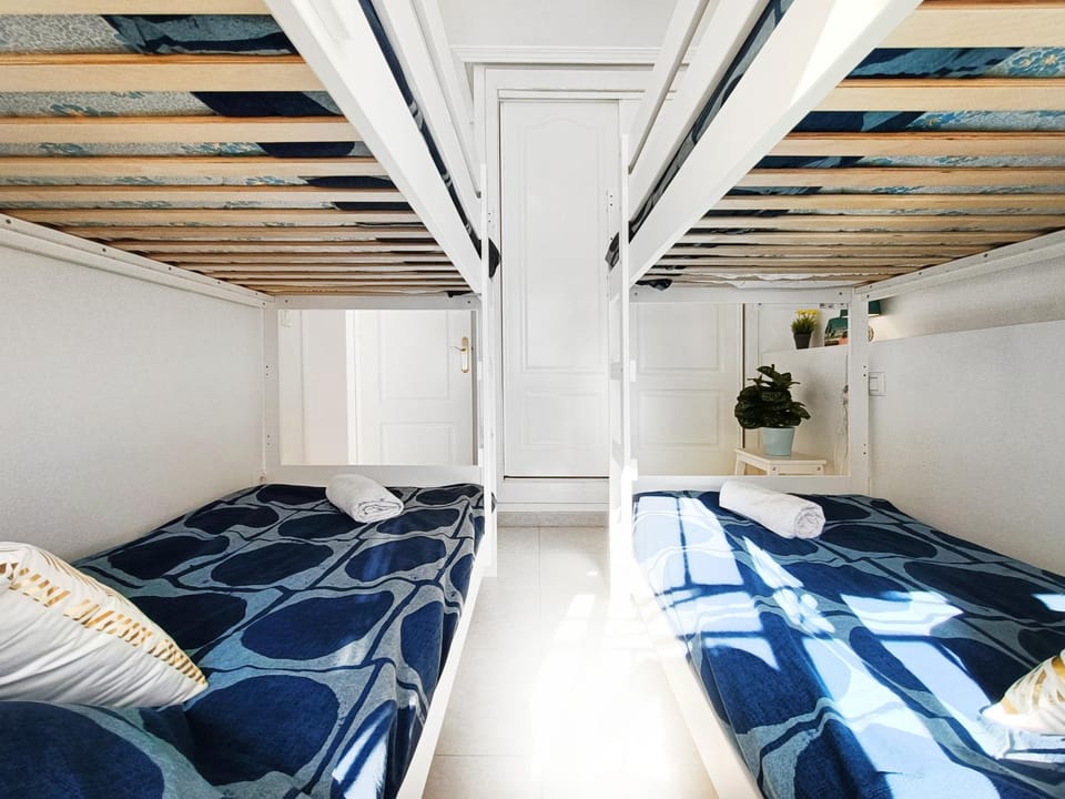 Bed, Bedroom, bunk bed
