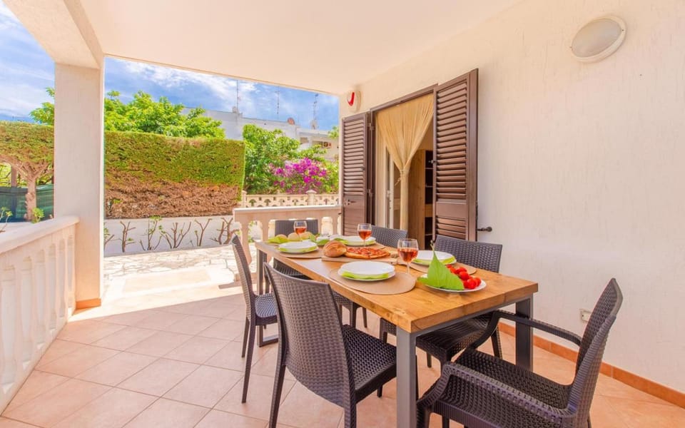 Balcony/Terrace, Food and drinks, Dining area