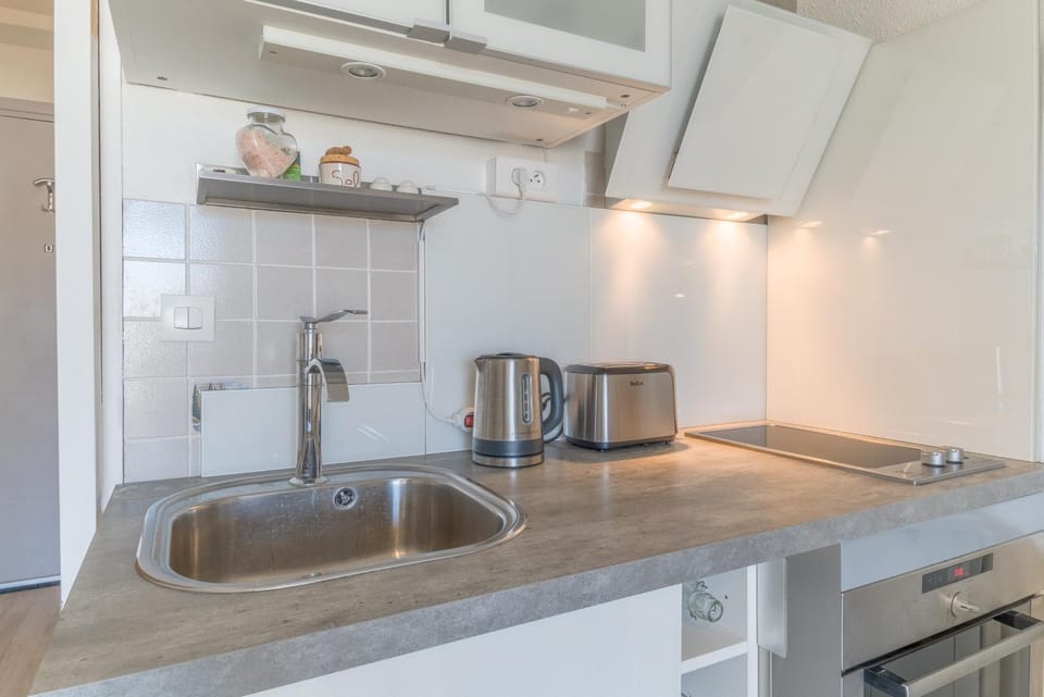 Appt t2 cabine clim parking privée vu mer Cabin in Occitanie