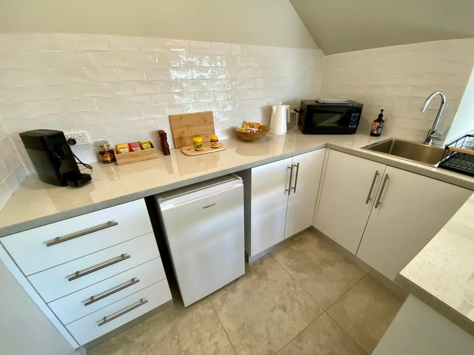 Hills View Studio Kiama Heights Bed and Breakfast in Kiama