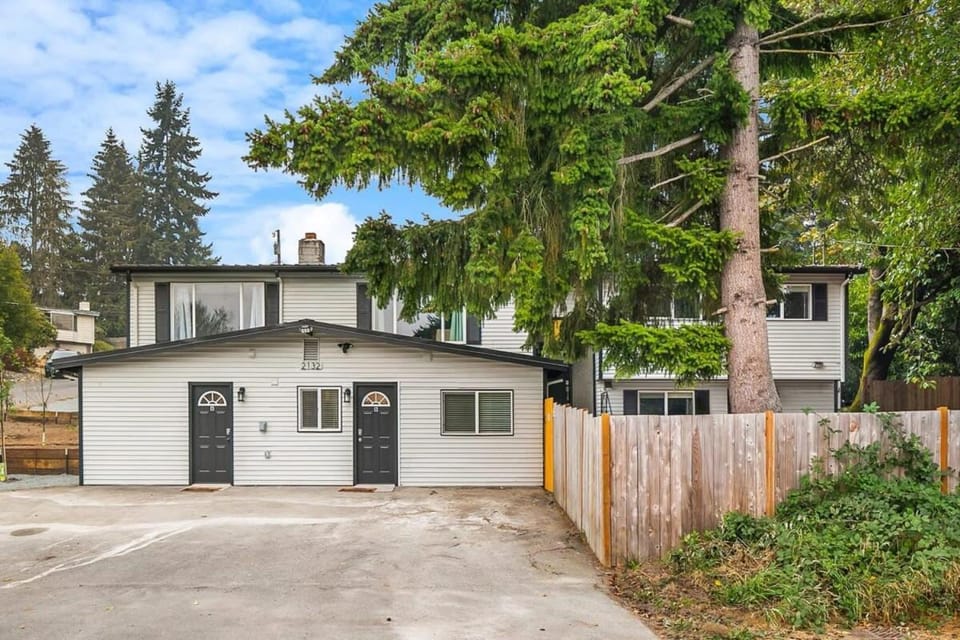 Brand New Designer's Stylish 1BR Home - 1min to I5 Apartment in Lynnwood