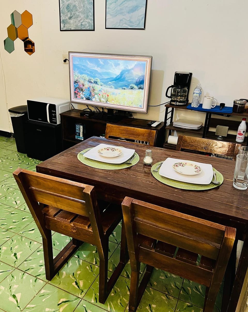 TV and multimedia, Seating area, Dining area