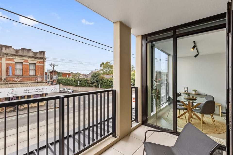 Bright and Modern 1BR Apt with Balcony and Car Park Apartment in Melbourne