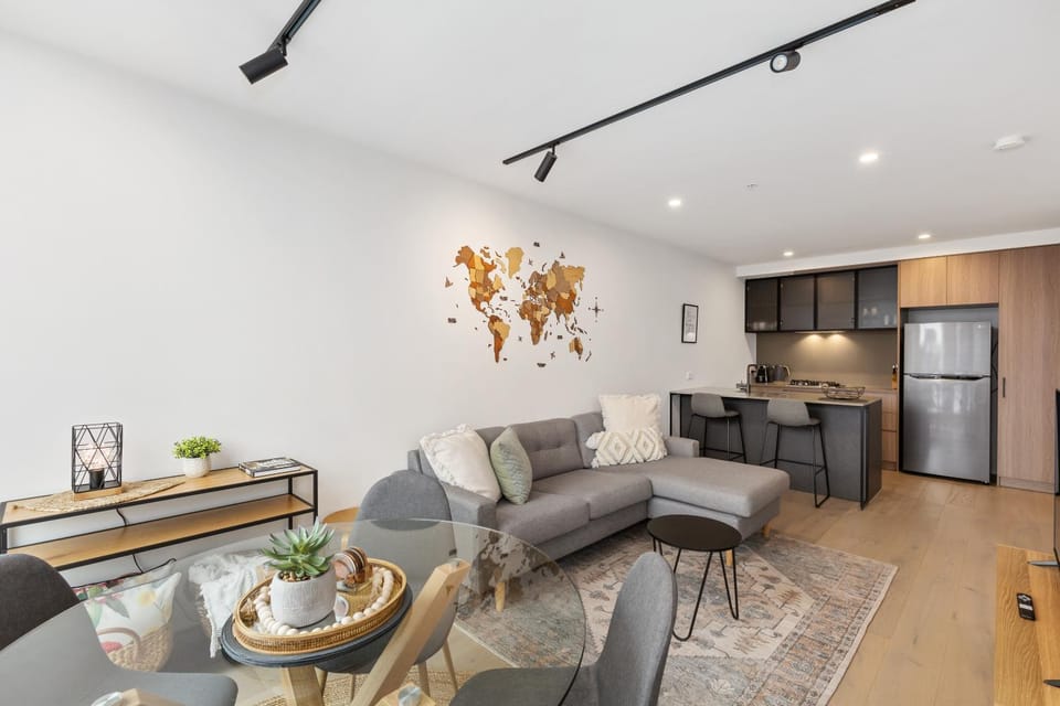Bright and Modern 1BR Apt with Balcony and Car Park Apartment in Melbourne