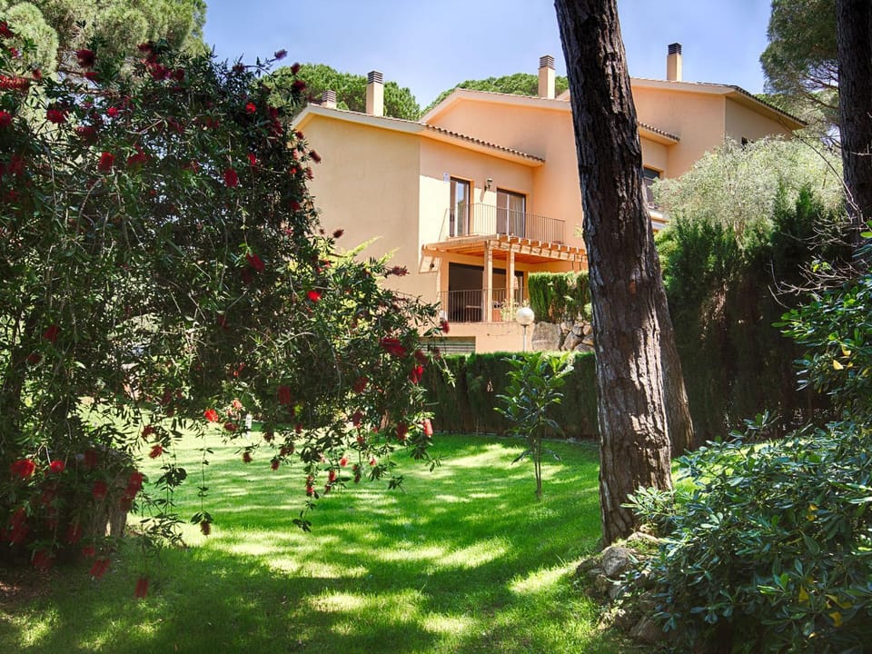 Hermosa Villa en Sant Feliu de Guíxols con Piscina Comunitaria - ES-209-80 Villa in Baix Empordà