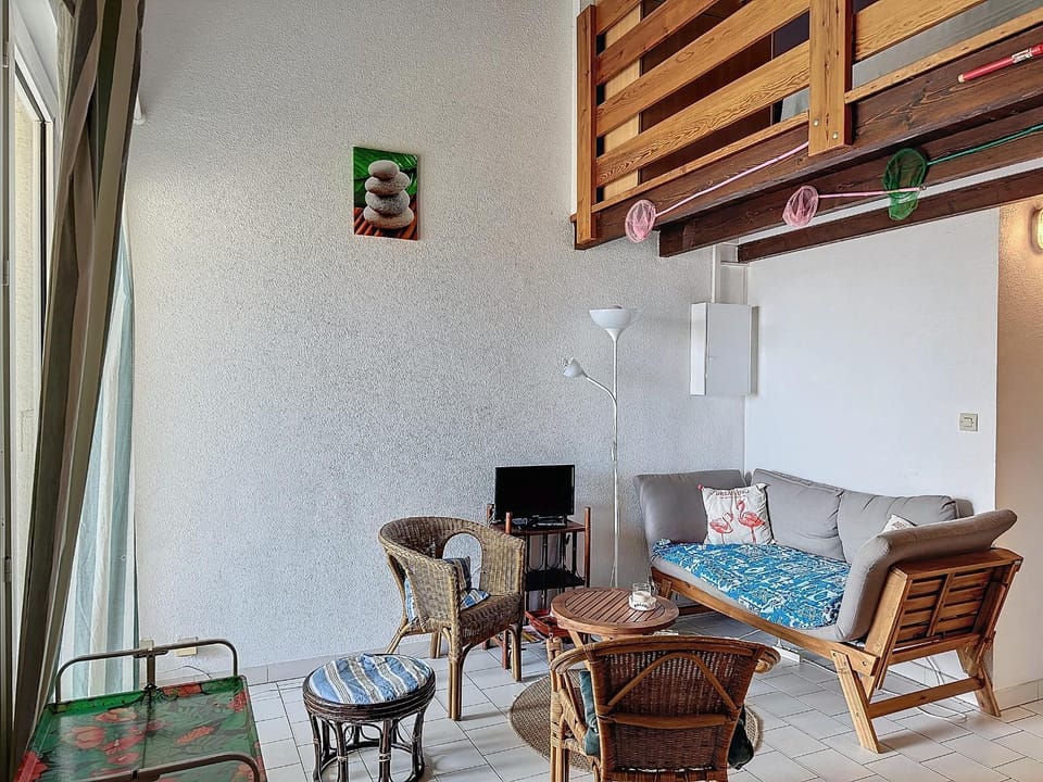 Carnon Ouest - F1 Mezzanine, 4 Pers, Près Plage - FR-1-715-98 Apartment in Mauguio