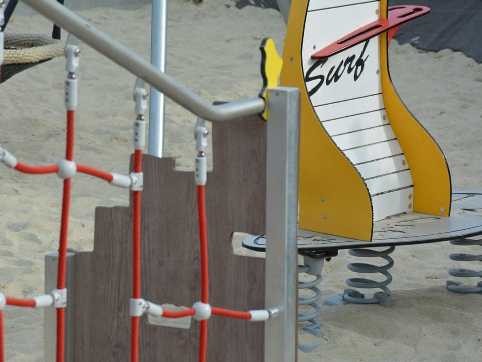 Mobil-Home Confort 6p, 3 Chambres, 2 SDB, Plage à 200m, Piscine Chauffée, Fitness, Wifi Gratuit - FR-1-361A-84 House in Jullouville