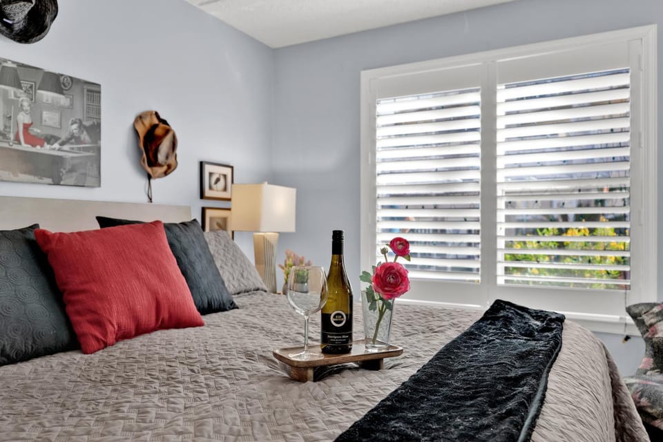 Relaxed Island Escape with Pool and Hot Tub Access Apartment in South Padre Island