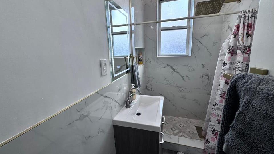 Group Getaway of West New York Apartment in North Bergen