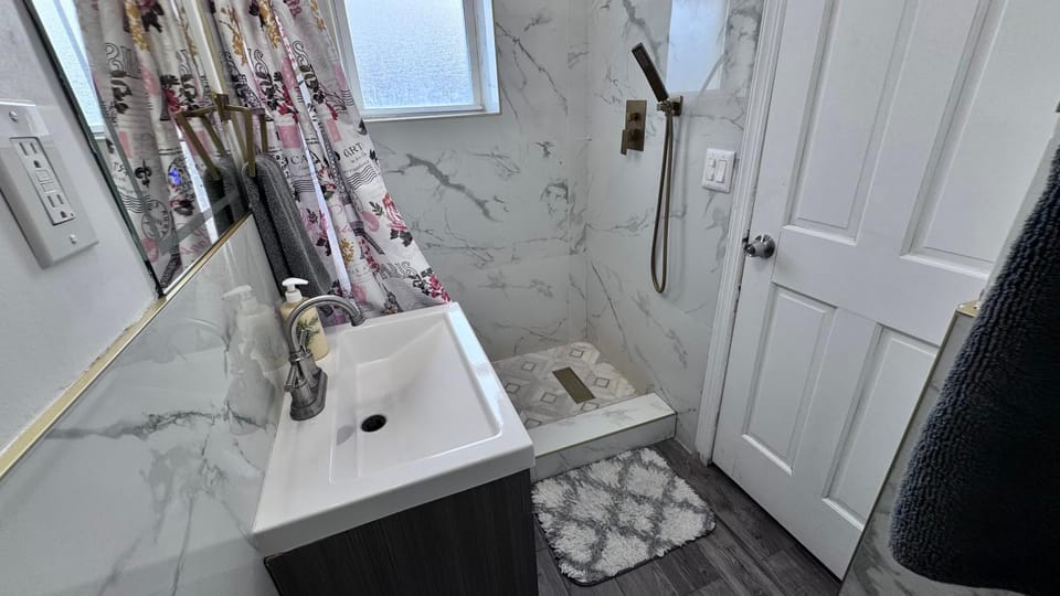 Group Getaway of West New York Apartment in North Bergen