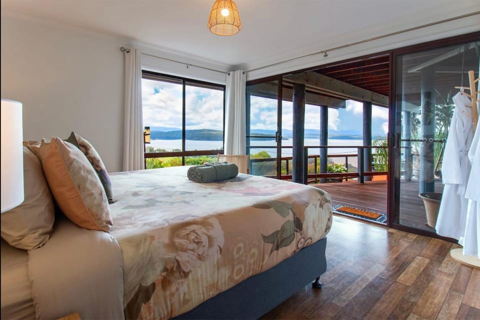 Natural landscape, View (from property/room), Balcony/Terrace, Photo of the whole room, Bedroom