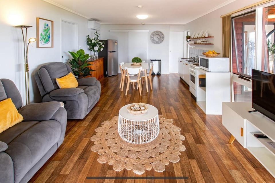 Kitchen or kitchenette, Living room, Dining area