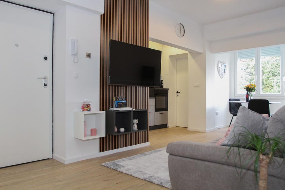 Communal lounge/ TV room, TV and multimedia, Living room, Seating area