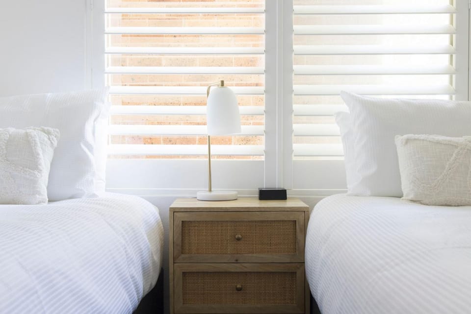 Ocean Breeze - Metres to Shoal Bay Beach Apartment in Shoal Bay