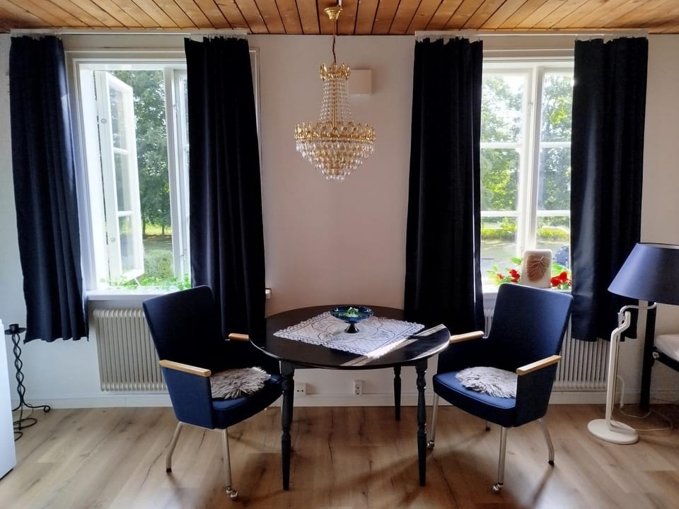 Seating area, Dining area