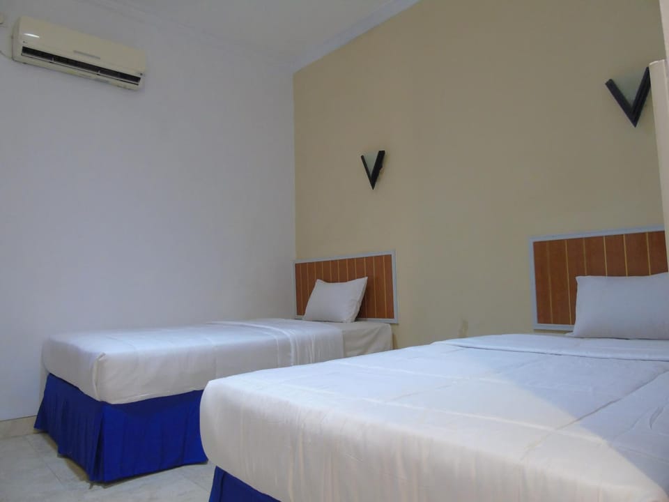 Bed, Photo of the whole room, Bedroom, air conditioner