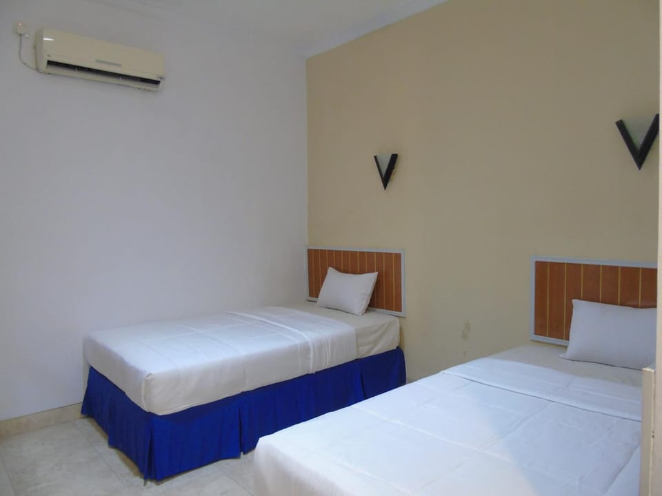 Bed, Photo of the whole room, Bedroom, air conditioner