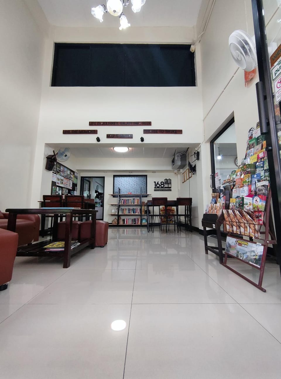 Property building, Restaurant/places to eat, Living room, Seating area