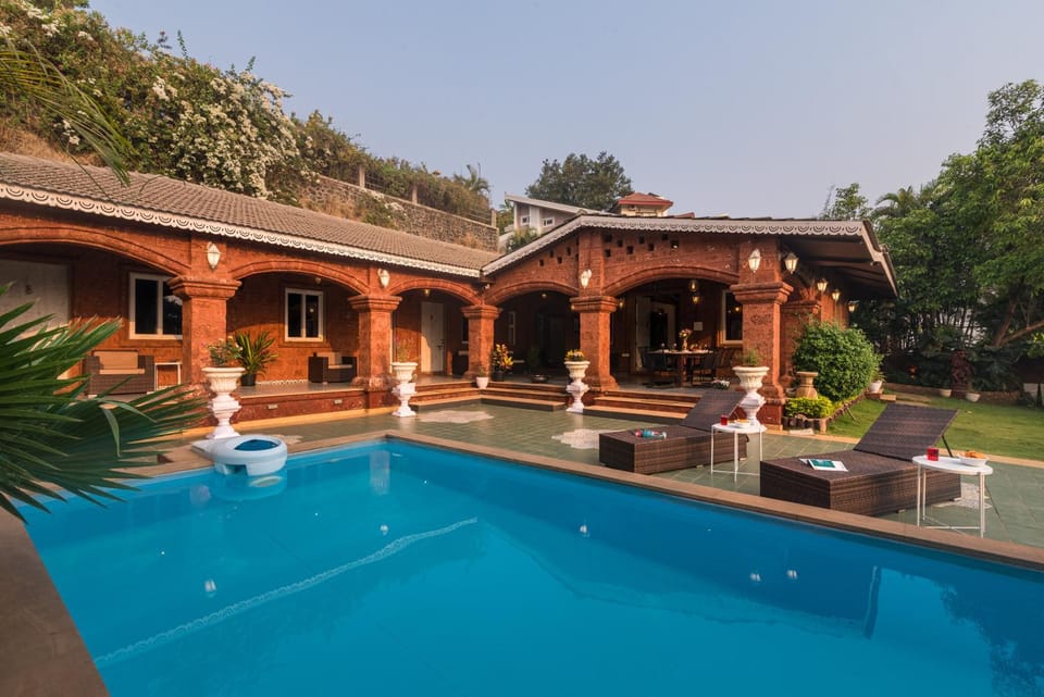Day, Pool view, Swimming pool, sunbed