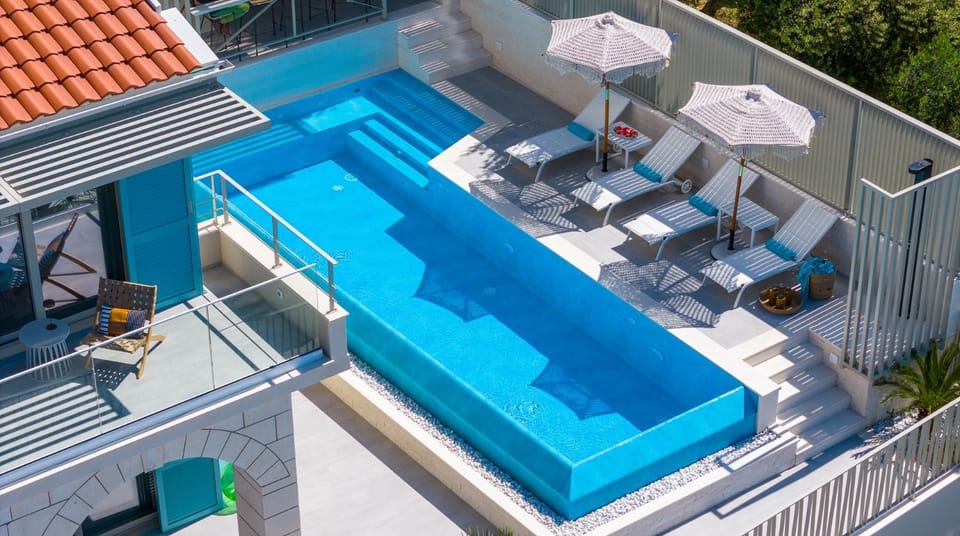 Swimming pool, sunbed