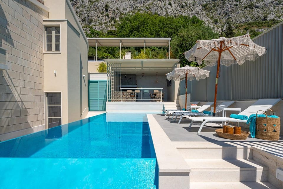 Pool view, Swimming pool