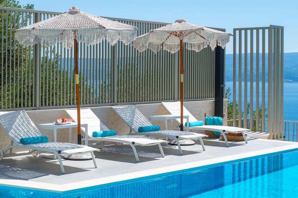 Seating area, Swimming pool, sunbed