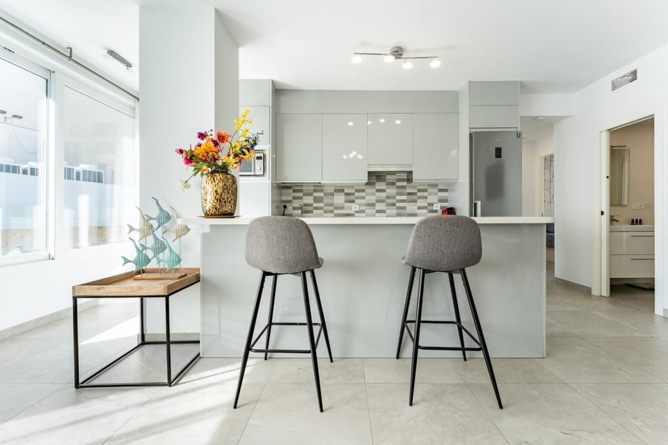 Kitchen or kitchenette, Living room