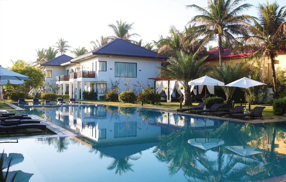 Property building, Pool view, Swimming pool