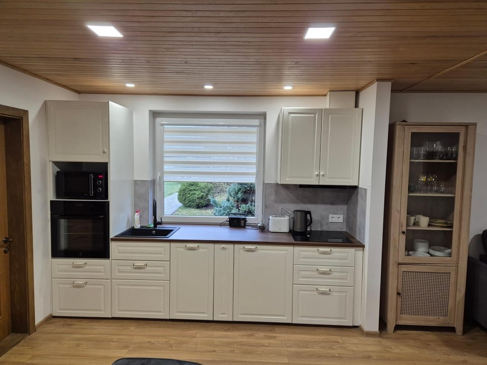 Coffee/tea facilities, Kitchen or kitchenette, minibar, pet friendly, stove
