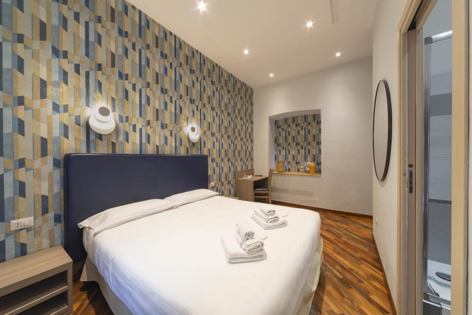 Bed, Photo of the whole room, towels