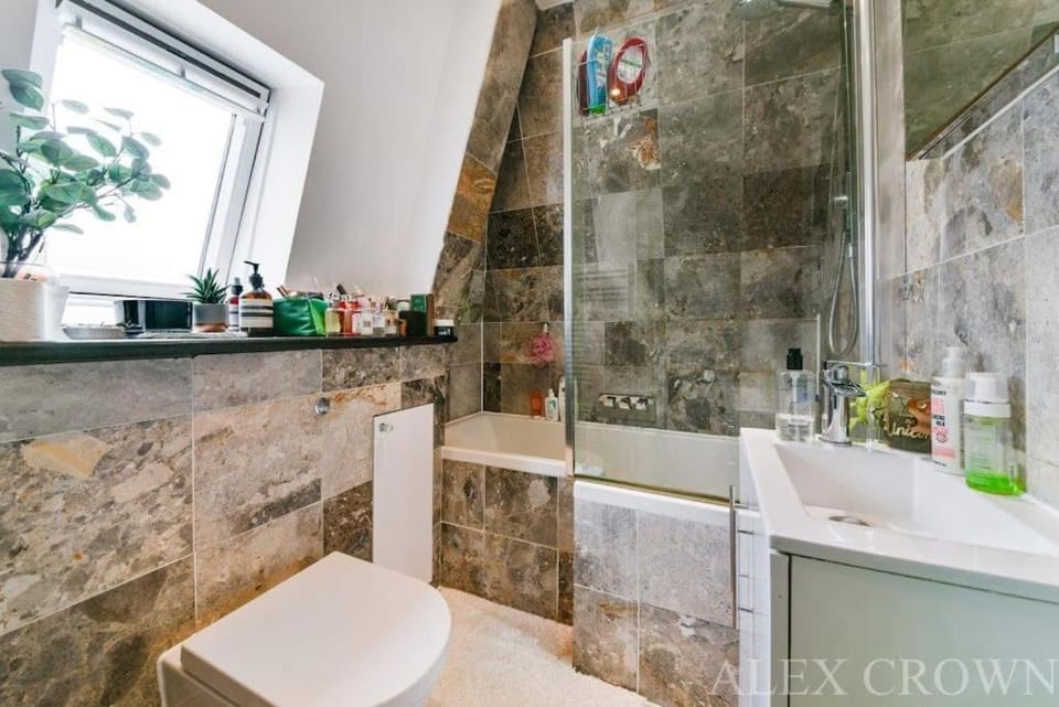 Cosy Caledonian Road Apartment, Nearby Tube and Restaurants Apartment in London Borough of Islington