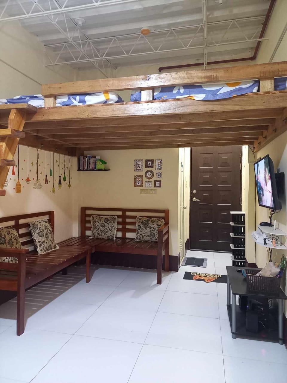 Bed, Living room