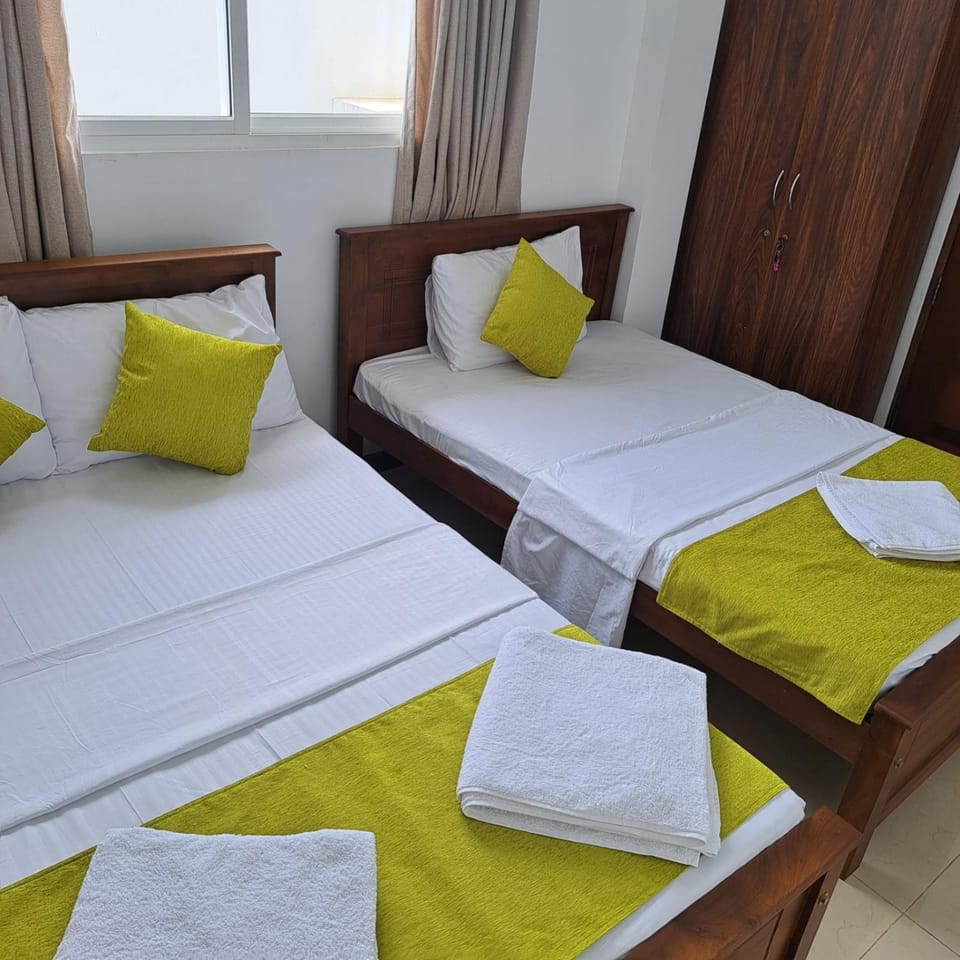 Photo of the whole room, Bedroom, towels