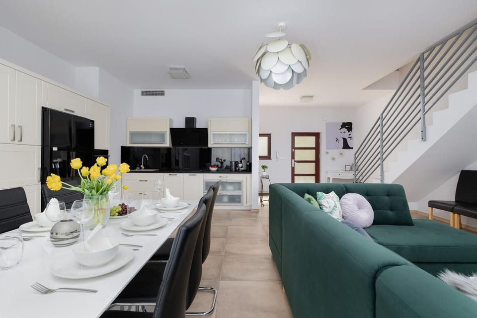 TV and multimedia, Kitchen or kitchenette, Living room, Seating area, Dining area, Evening entertainment