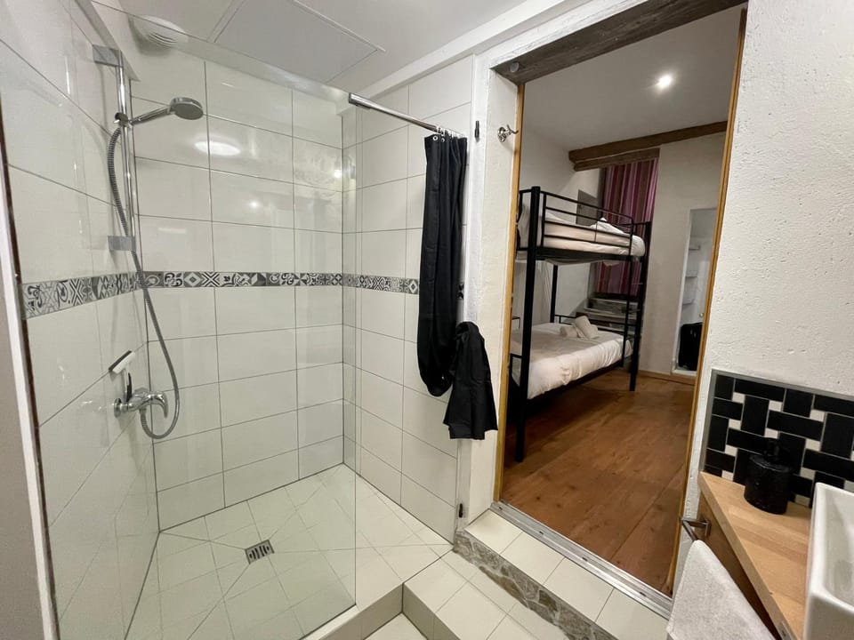 Bathroom, Photo of the whole room