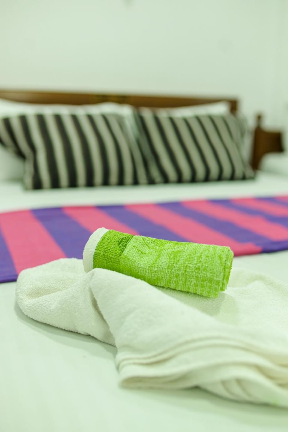 Bed, towels