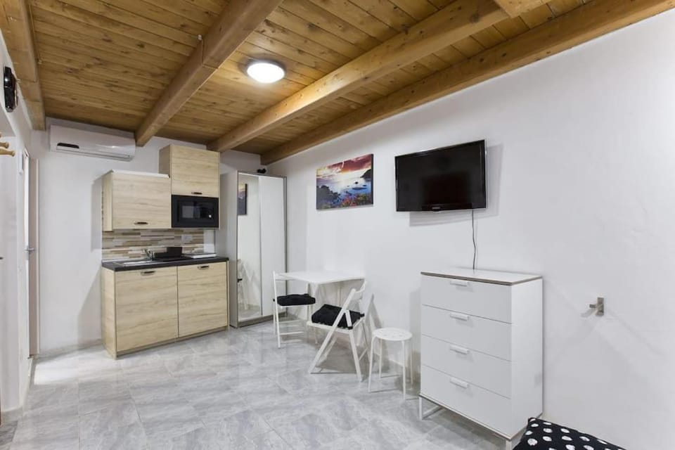 TV and multimedia, Kitchen or kitchenette, stove