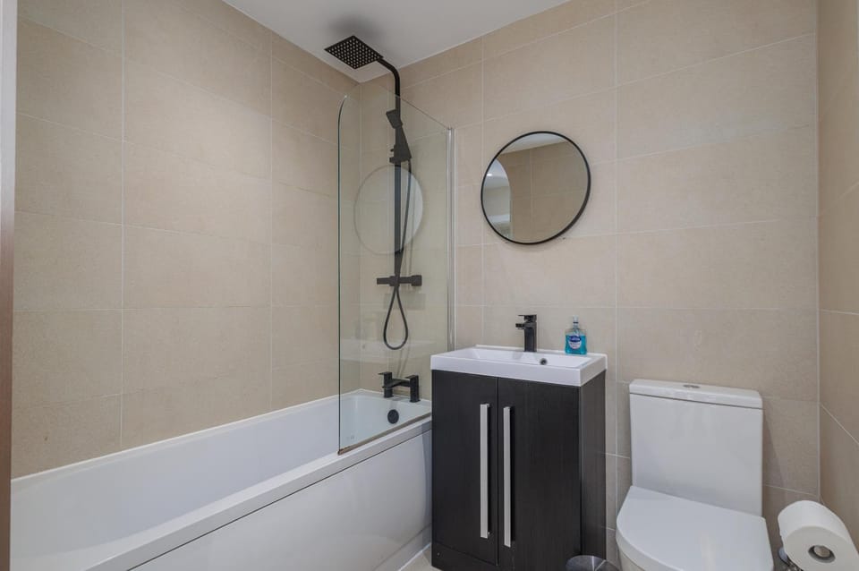Shower, Toilet, Bathroom, Bath, towels