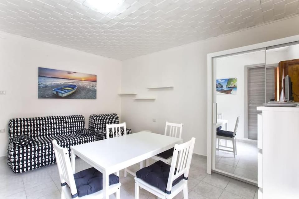 Bed, Living room, Dining area