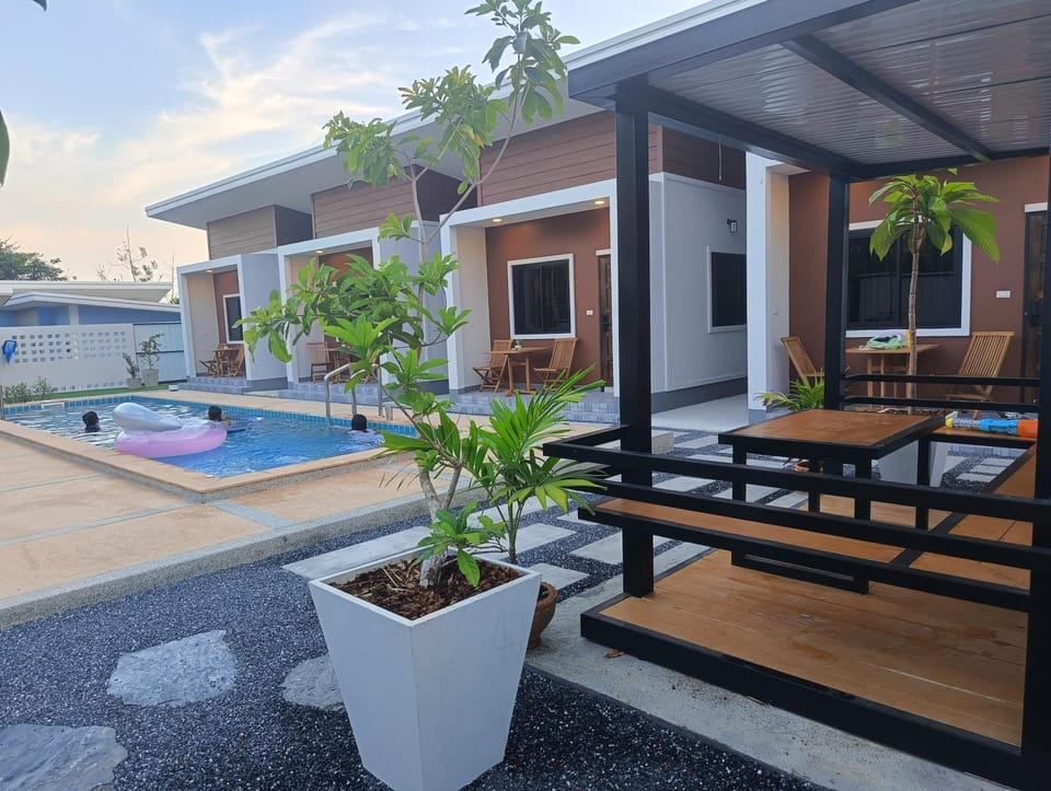 Property building, Day, Garden view, Pool view, Swimming pool, sunbed