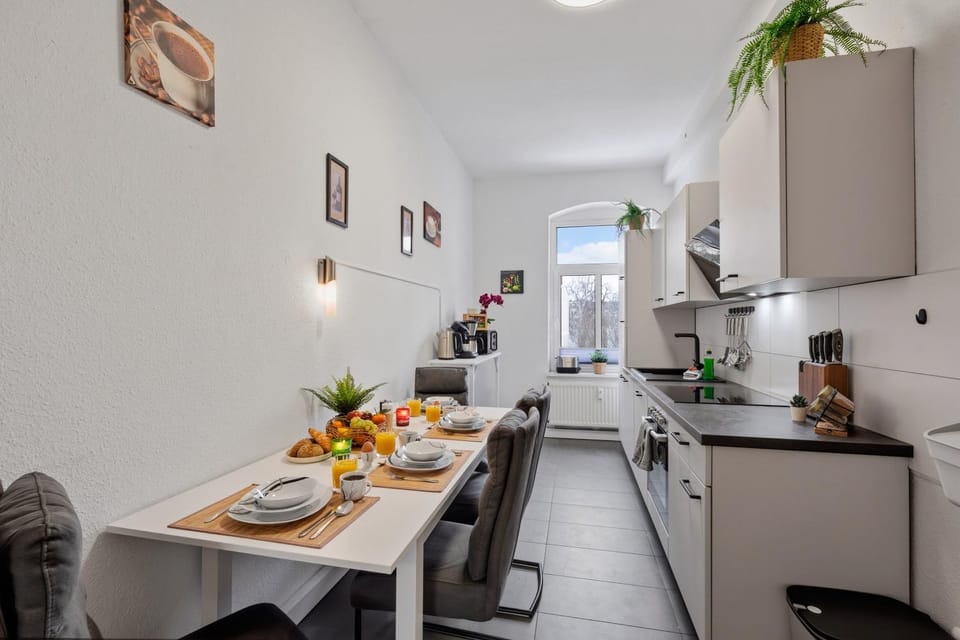 Kitchen or kitchenette, Dining area, Food, stove, kitchen