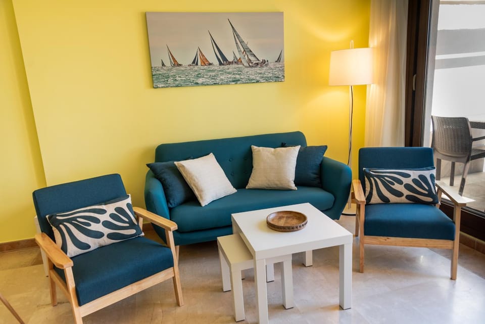Communal lounge/ TV room, Living room