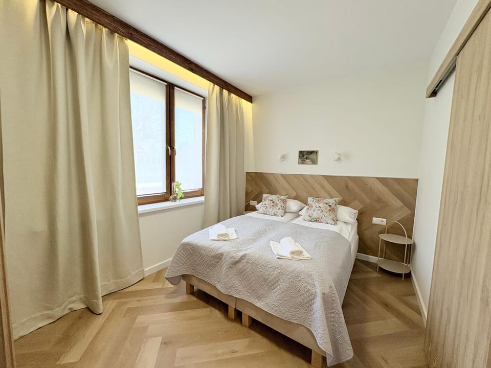 Shower, Bathroom, hair dryier, air conditioner