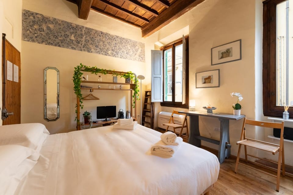 Bed, TV and multimedia, Photo of the whole room, Seating area, internet, towels