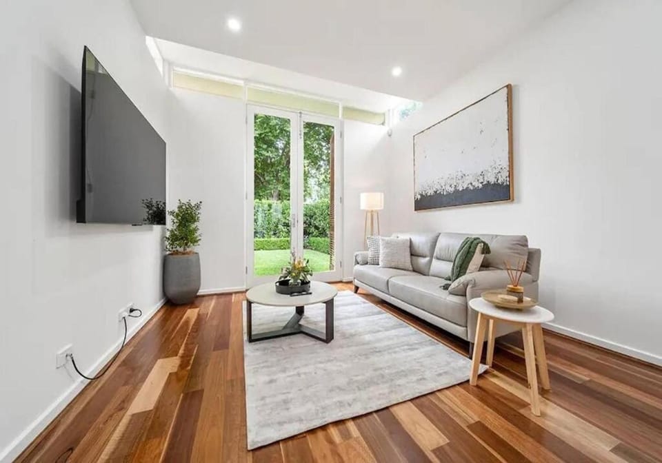 Living room, Seating area, Garden view, Garden view, internet, internet, internet