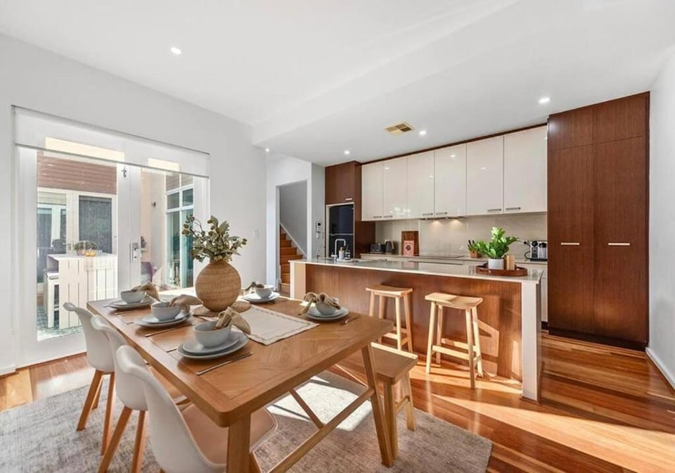 Kitchen or kitchenette, Decorative detail, oven, stove, kitchen