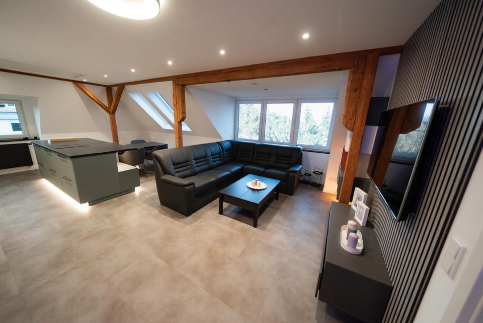 TV and multimedia, Kitchen or kitchenette, Living room, Seating area