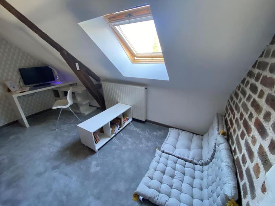 Game Room, Seating area